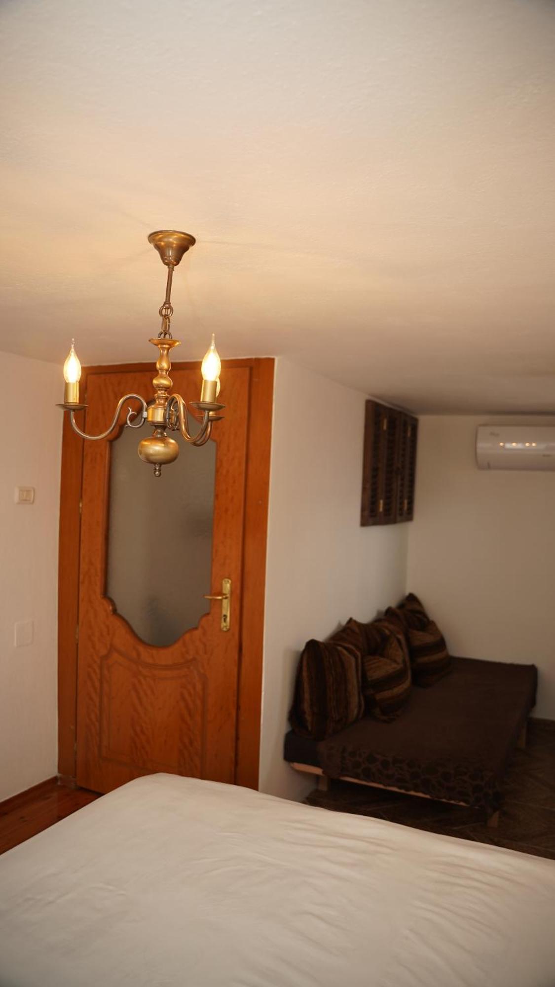 Relax Inn Korce Exterior foto