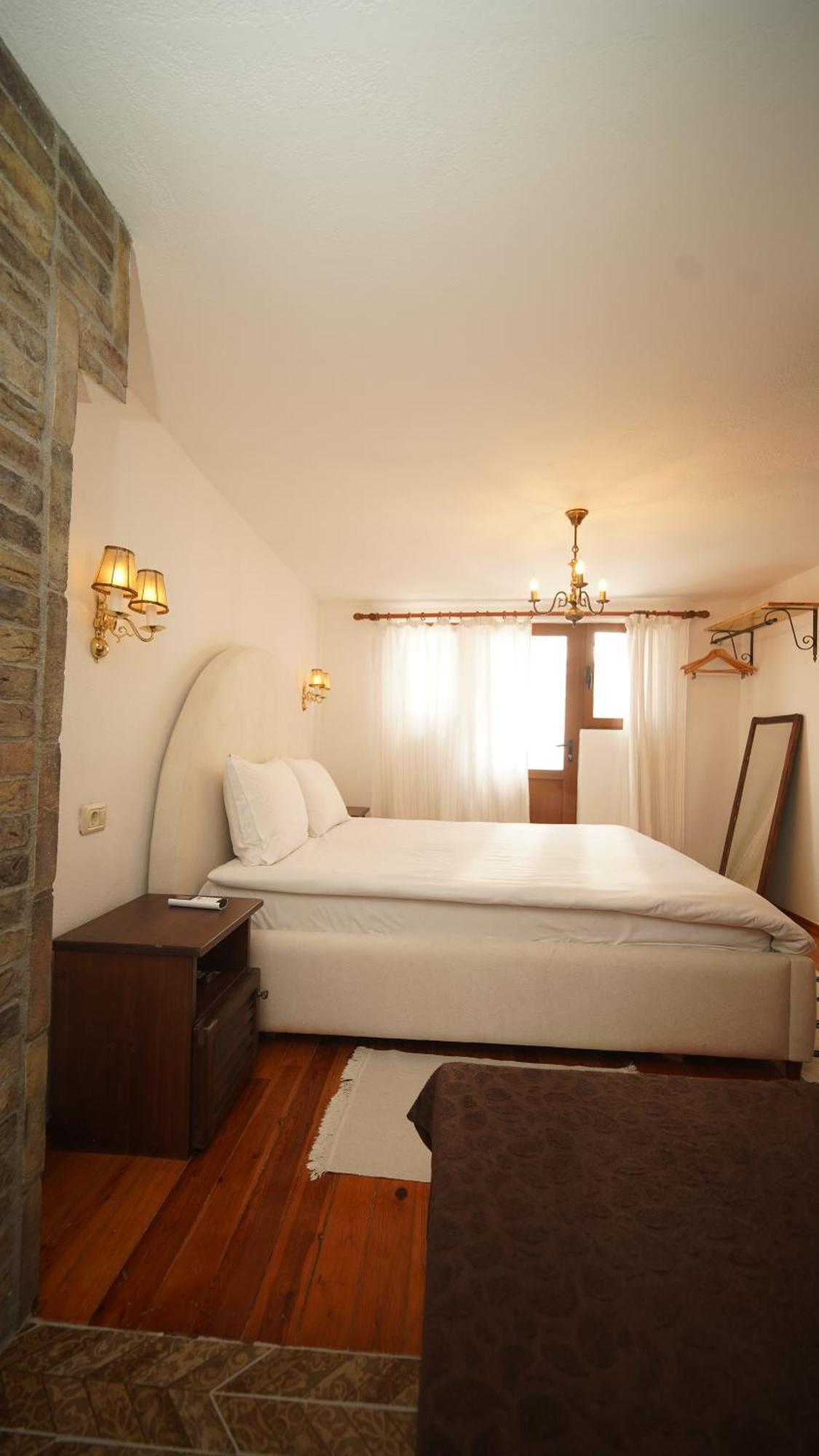 Relax Inn Korce Exterior foto
